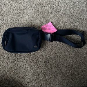 Everywhere Belt Bag - LIKE NEW